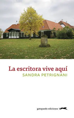 La Escritora Vive Aquí