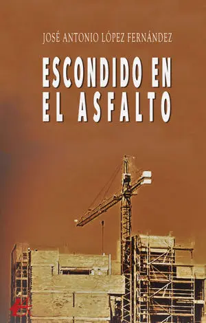 ESCONDIDO EN EL ASFALTO